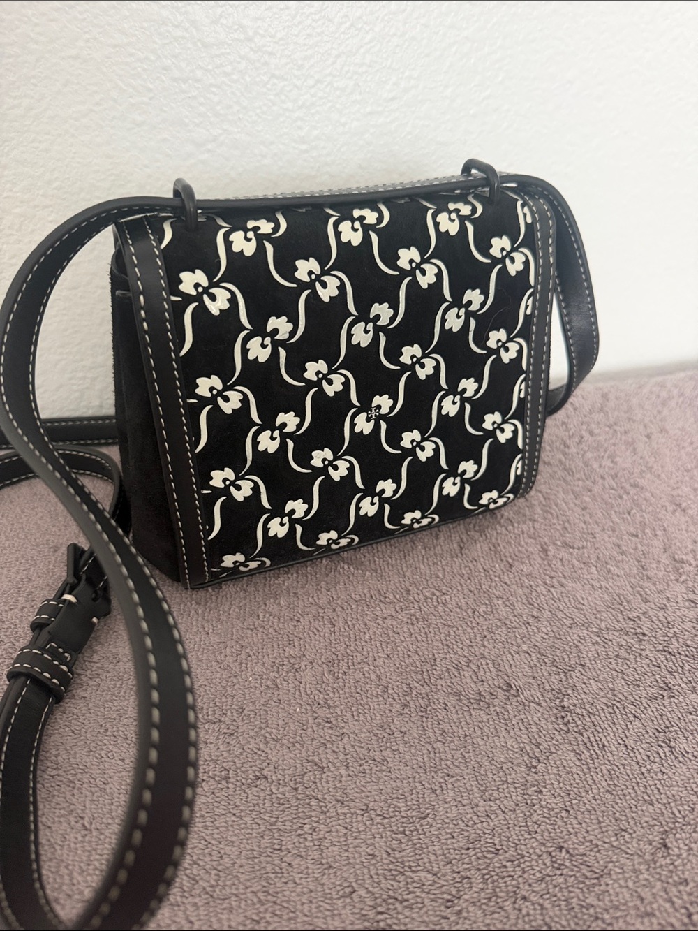✨ Tory Burch ✨ Juliette crossbody bag Japanese Floral Small Black/white - Picture 3 of 7